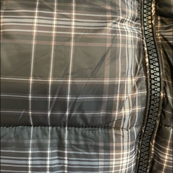 Gap Black and White Plaid Puffer Bomber Jacket.Size M - Picture 15 of 16